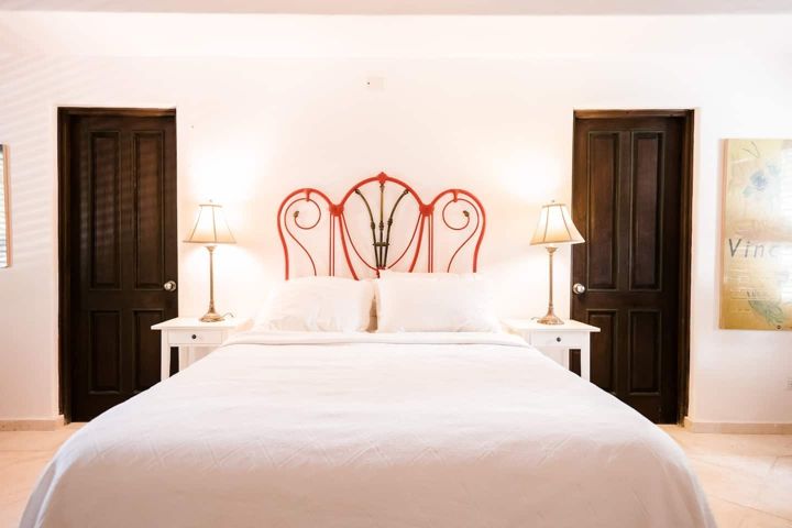 Decorative headboard at Casa Paraíso