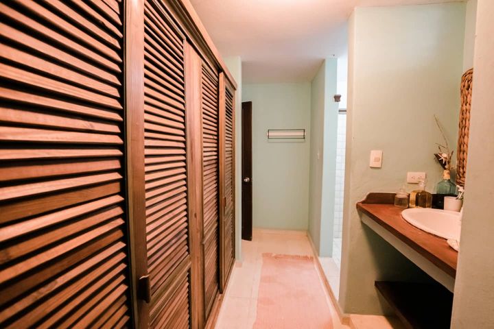 Bathroom with louvered doors at Casa Paraíso