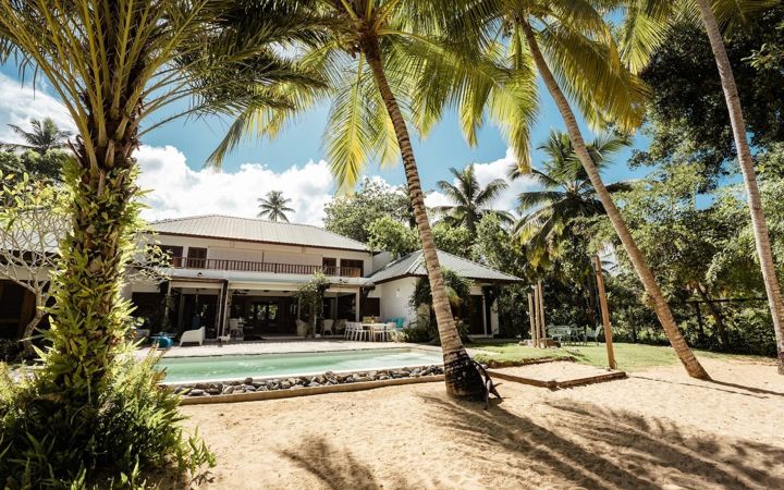 Pool and garden at Casa Paraíso