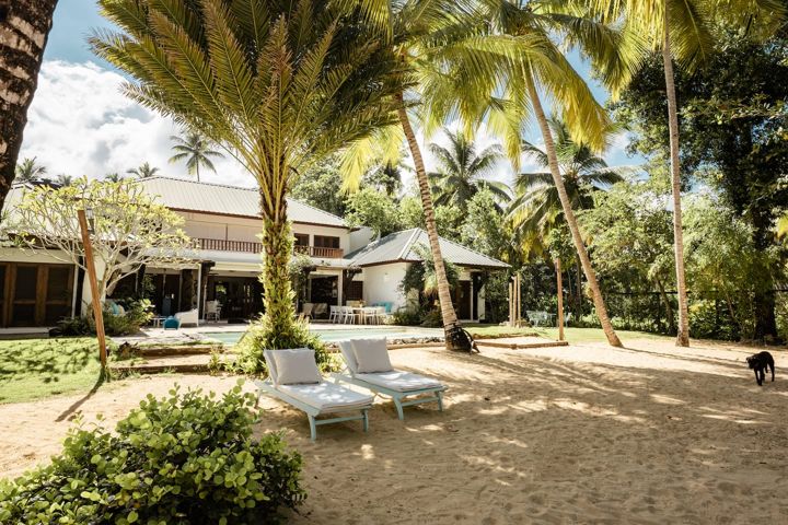 Garden and pool at Casa Paraíso