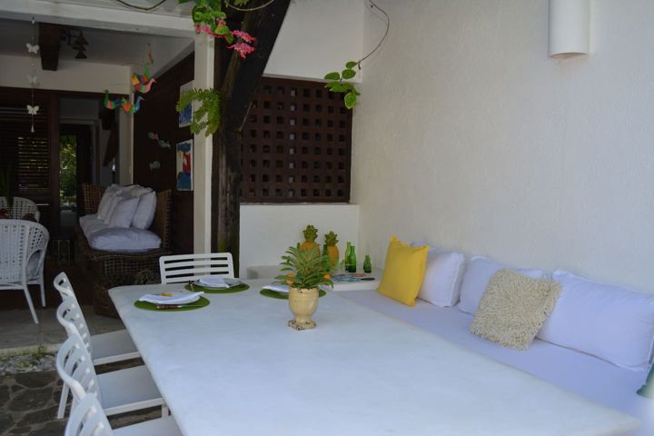 Exterior dining table 1 at Casa Paraíso