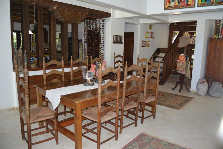 Interior dining table at Casa Paraíso
