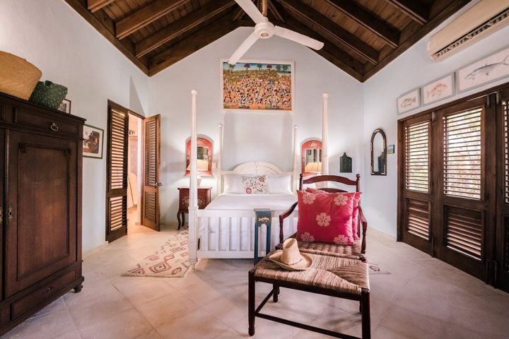 Bedroom sitting area at Casa Paraíso